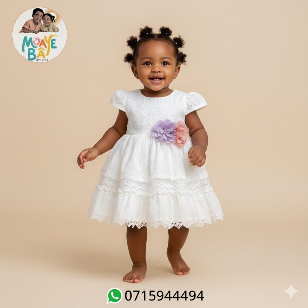 Robe de Cérémonie Bébé Fille – Broderie Anglaise & Fleurs (Promotion)